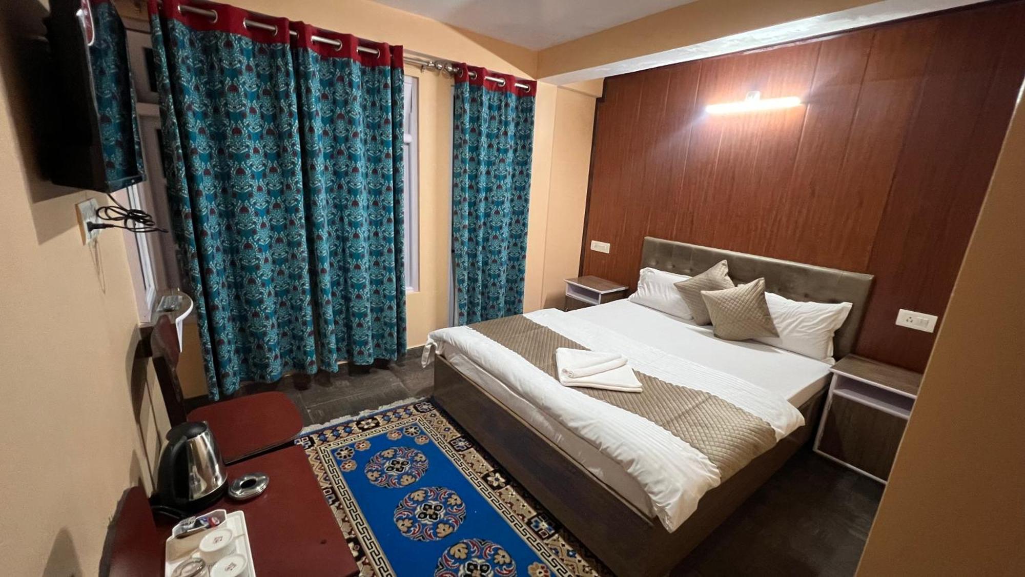 Hotel Hill Top Дарджилинг Экстерьер фото