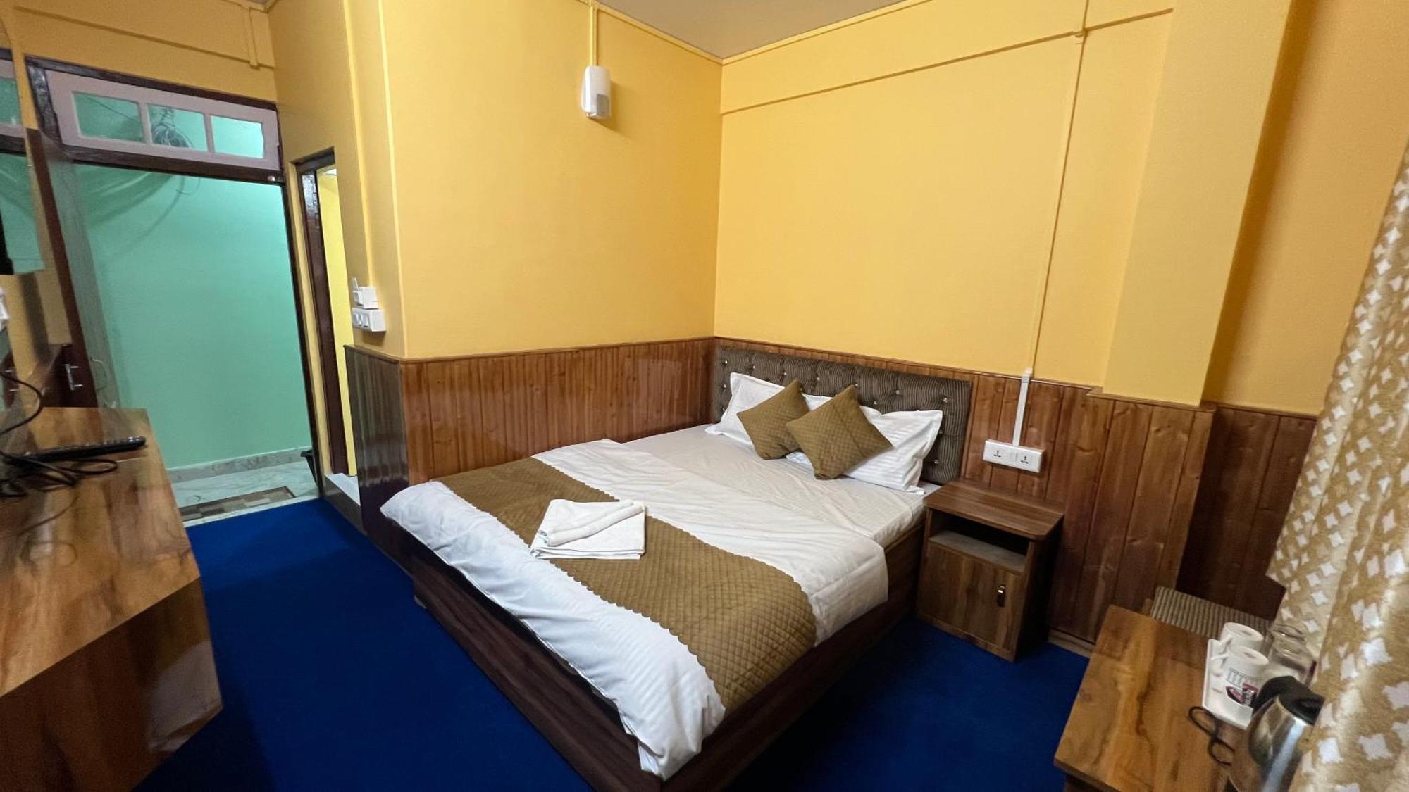 Hotel Hill Top Дарджилинг Экстерьер фото